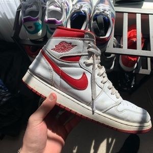 JORDAN 1 METALLIC RED